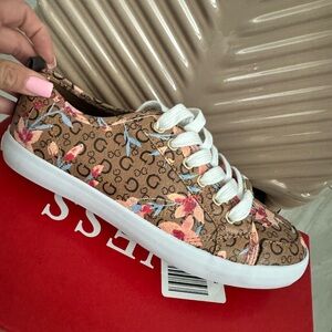 New guess shoes 6.5